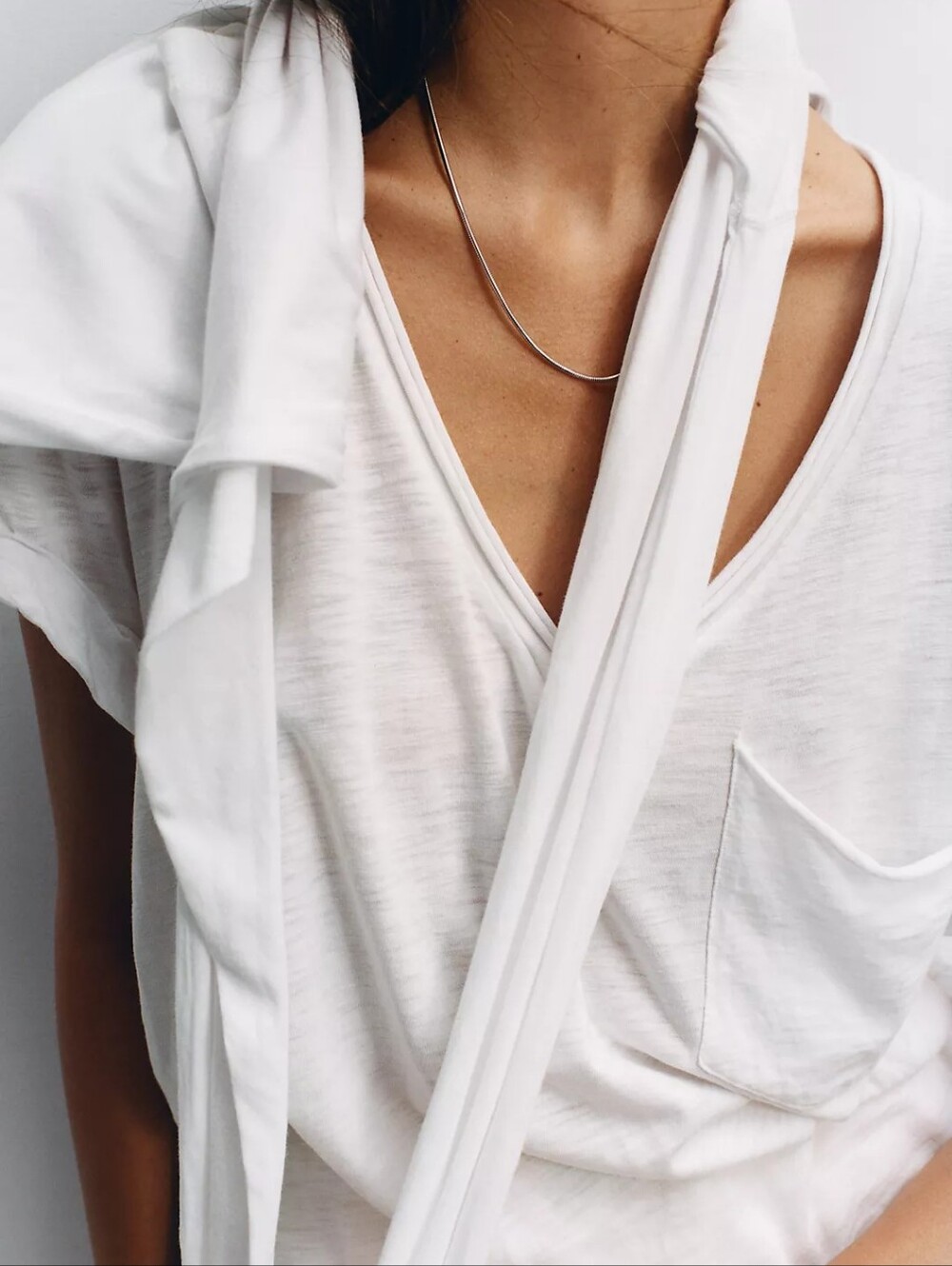 Anthropologie 🍰 Pilcro Quinn Drapey V-Neck Tee 🔸Small Cropped